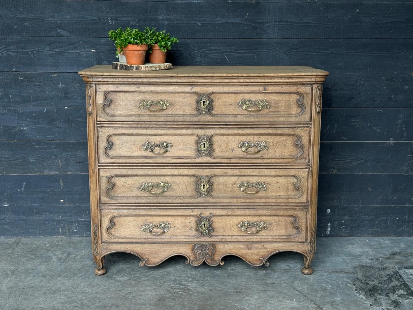 18 th Century french chest of drawers 