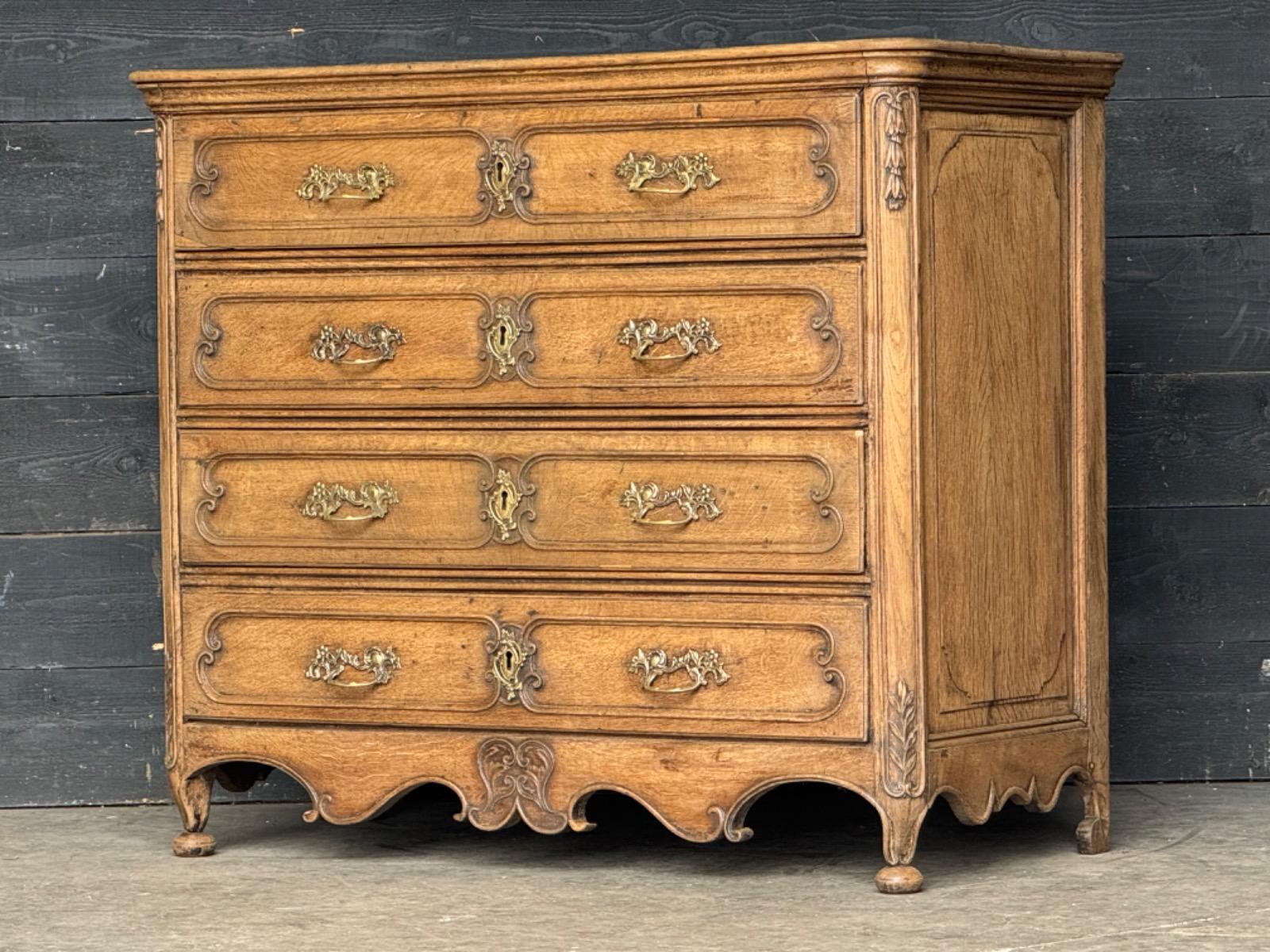 18 th Century french chest of drawers 