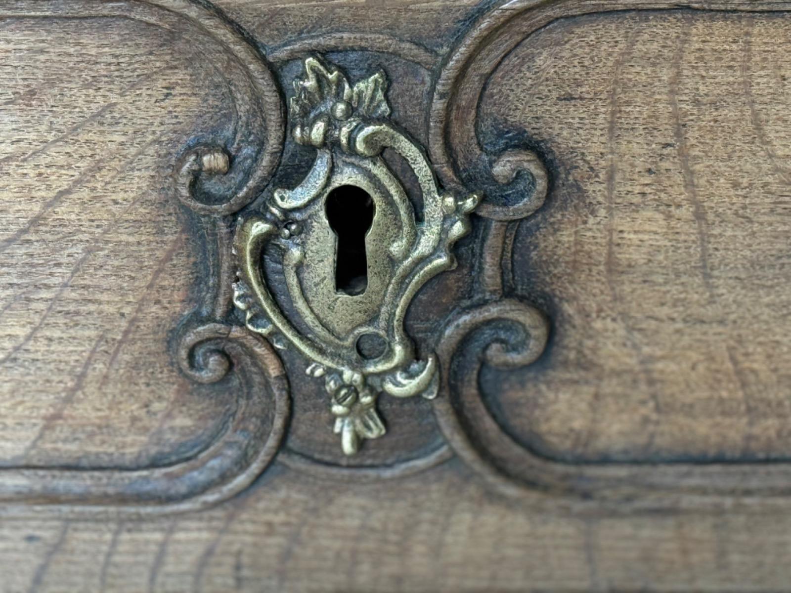 18 th Century french chest of drawers 