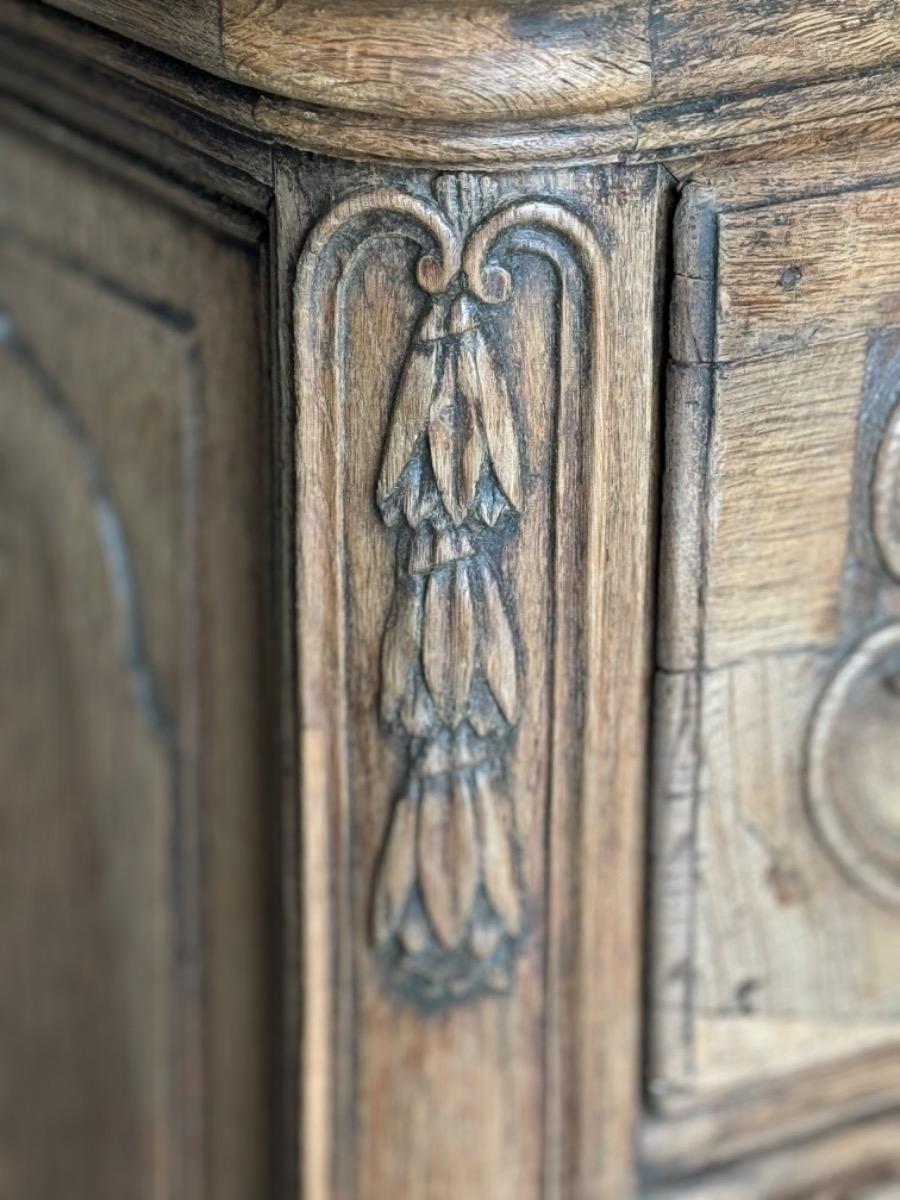 18 th Century french chest of drawers 