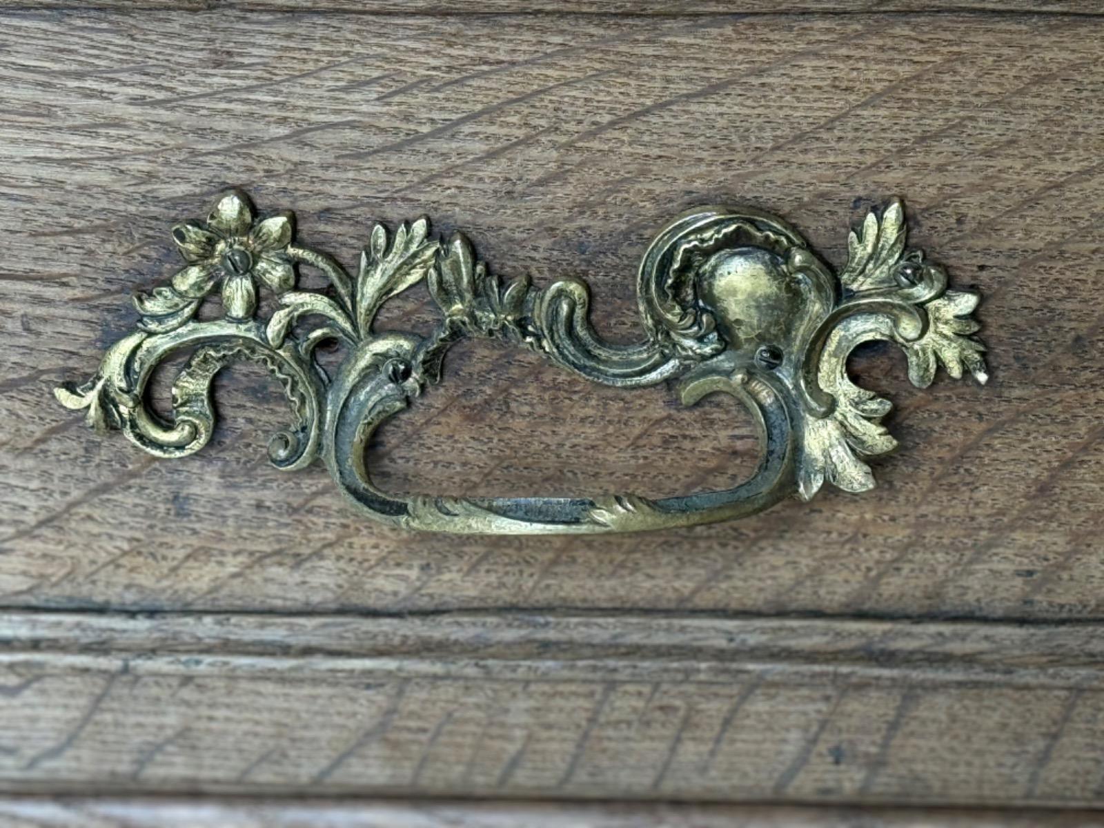 18 th Century french chest of drawers 