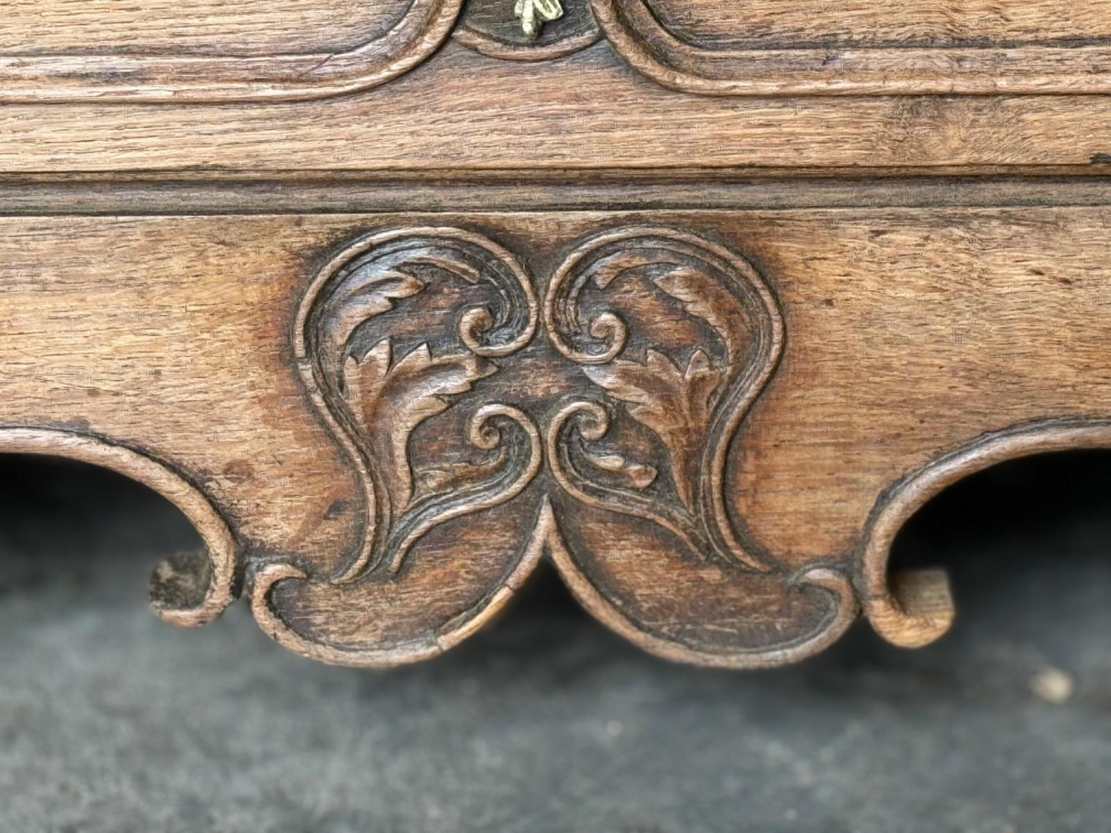 18 th Century french chest of drawers 