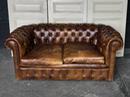 Ancien canapé en cuir chesterfield