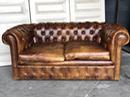 Ancien canapé en cuir chesterfield