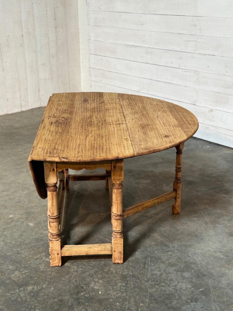 Antique round table 