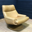 Fauteuil design en cuir des anneés 70