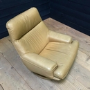 Fauteuil design en cuir des anneés 70