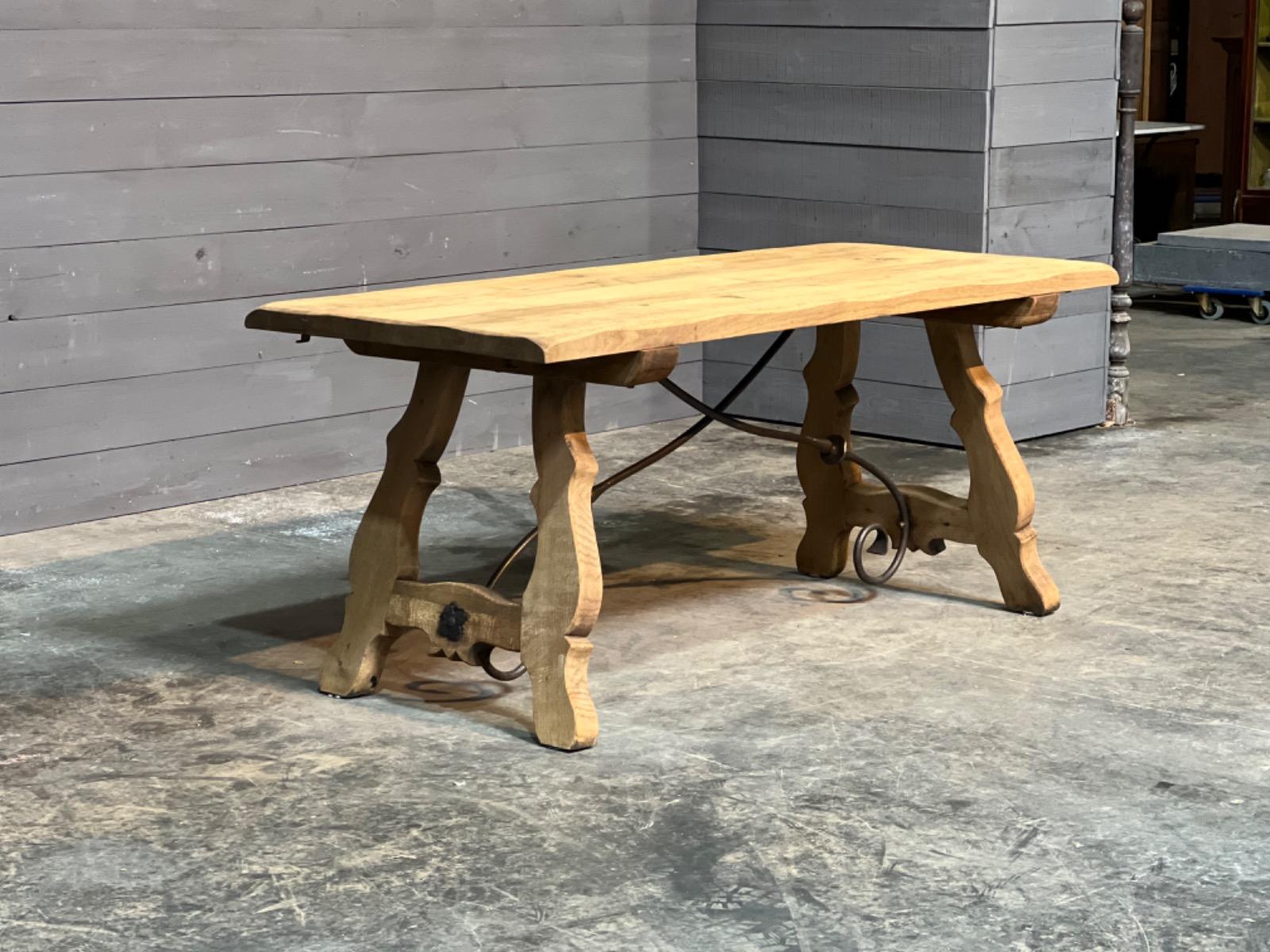 Oak spanish table 