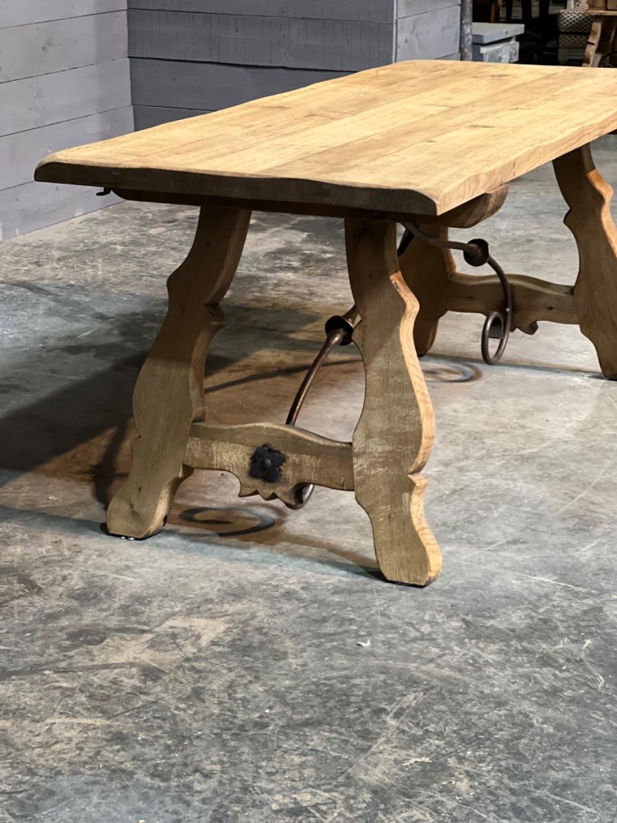 Oak spanish table 