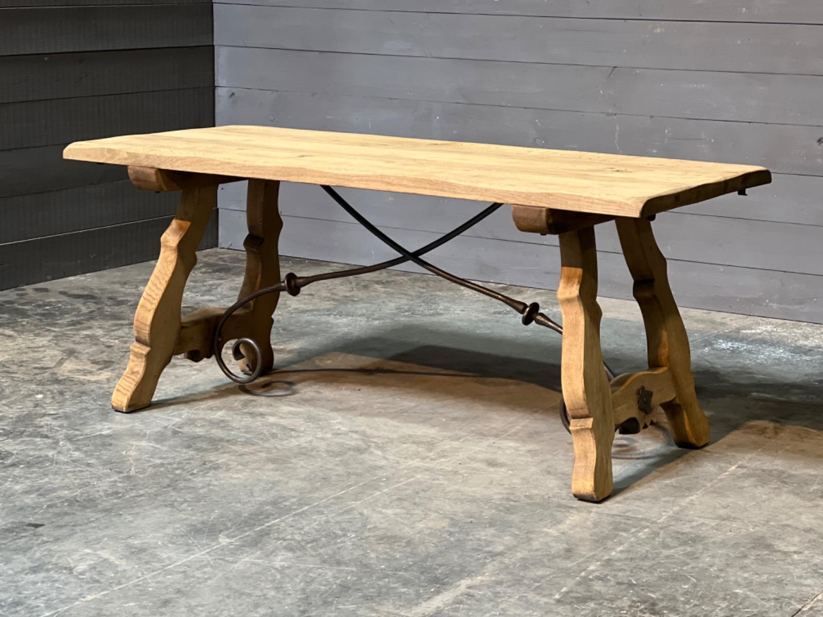 Oak spanish table 