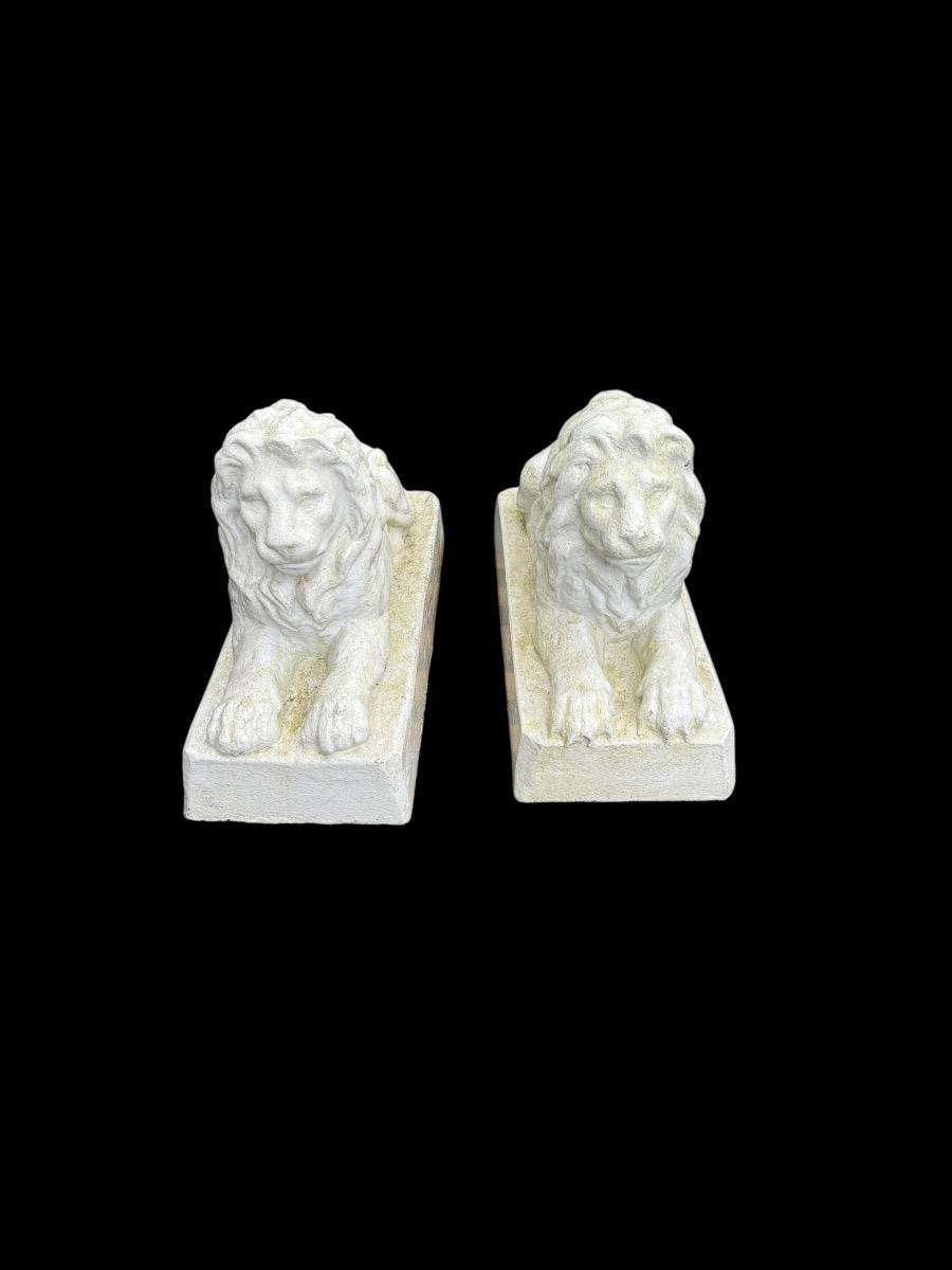 pair of concrete lions 