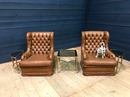 style Pair of leather chesterfield fauteuil