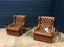 style Pair of leather chesterfield fauteuil