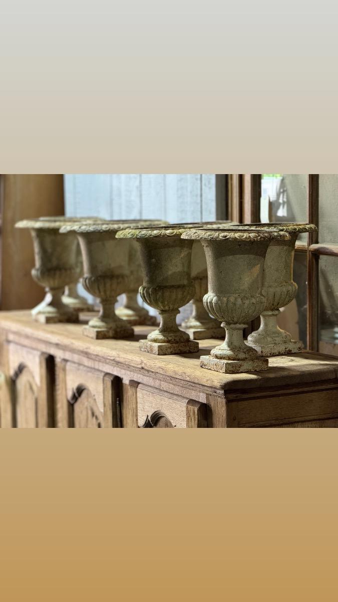 Set of 8 french cast iron médicis urns 